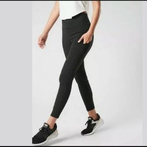 Athleta Black Trekkie Hybrid Crop Tight 2